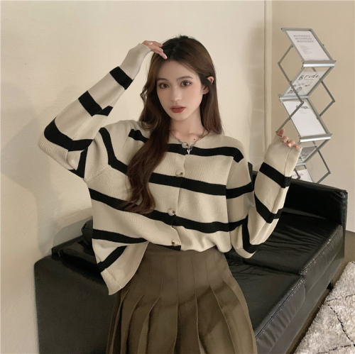 Actual shot of new autumn and winter striped single-breasted knitted round neck cardigan jacket for women