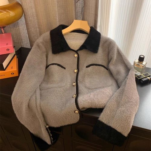 Xiaoxiangfeng mink velvet sweater jacket for women in autumn and winter. Loose and slimming short top with small gold buckle design.