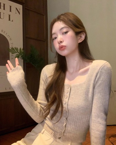 Long-sleeved square-neck knitted cardigan for women in autumn and winter, slim-fitting short sweater, versatile casual tight-fitting inner layering shirt top