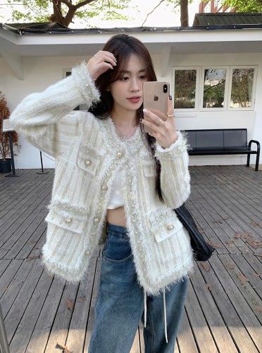 Xiaoxiangfeng knitted cardigan women's winter wear tassel pearl button top women's outer sweater lazy style jacket