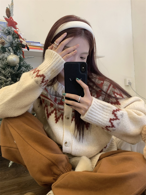 Real shot Christmas red round neck sweater for women winter Korean style lazy style short knitted cardigan