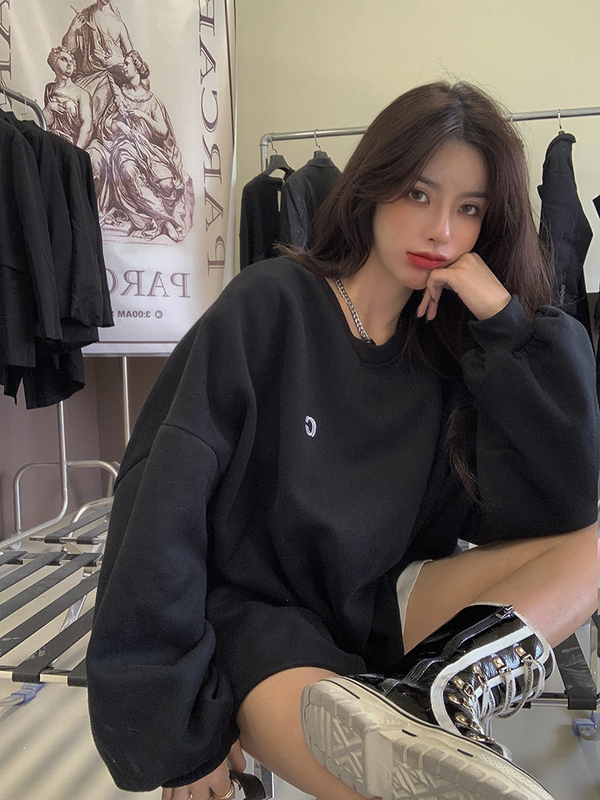 Actual shot of the new Korean style loose, casual and versatile cotton and thickened lazy style small embroidered mid-length sweatshirt