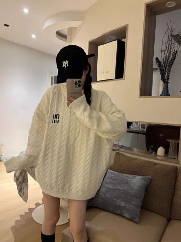 American retro twist sweater for women in autumn and winter new style loose outer wear lazy design niche pullover knitted jacket