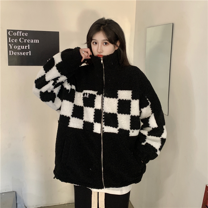 A large number of real shots of imitation lamb wool jacket 2023 autumn and winter retro checkerboard plaid loose top