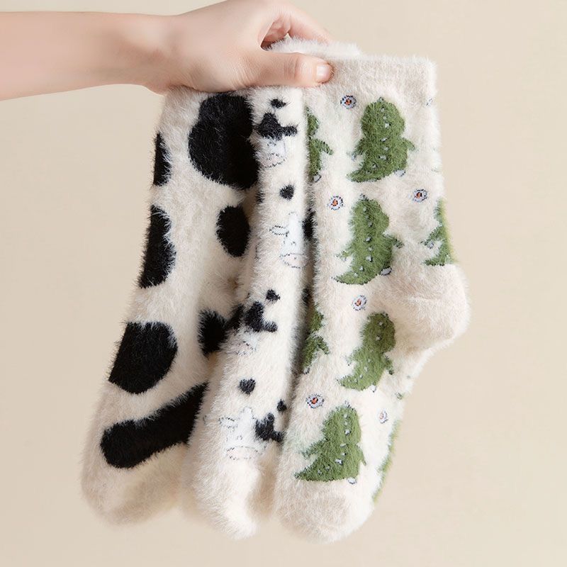 Autumn and winter plus velvet mink socks for women, warm and thickened cow-spotted home cute girl floor socks, confinement socks
