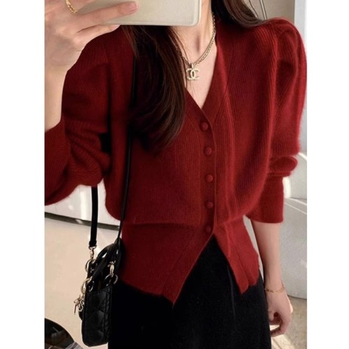 New Year's jersey Xiaoxiangfeng red sweater jacket women's design niche fashion knitted cardigan bottoming shirt top