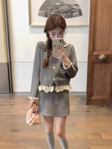 Xiaoxiangfeng Heavy Industry Lace Lace Sweater Women's Autumn and Winter New Small High Waist Bag Hip Skirt Two-piece Set