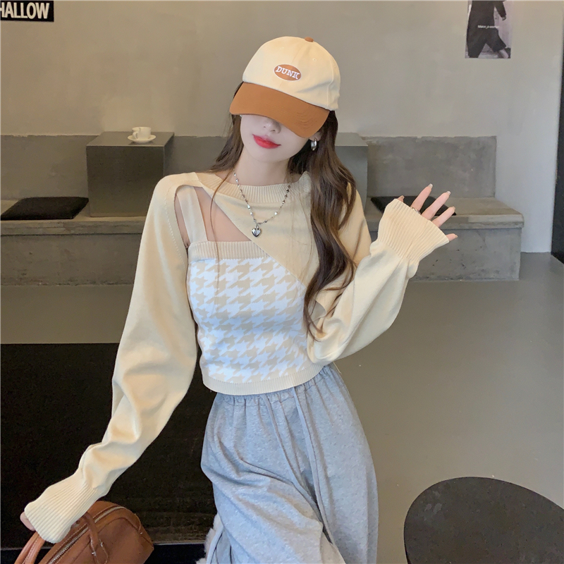 Real shot of autumn and winter irregular knitted blouse, sweater, shawl, layered suspenders, Hong Kong style retro two-piece set