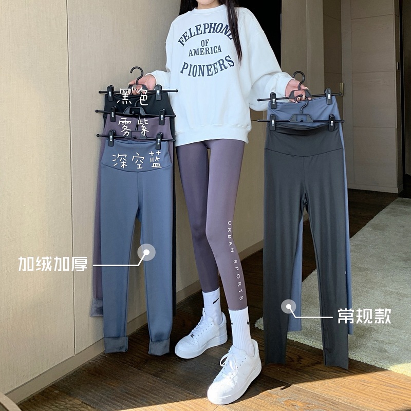 Real shot of letter printed sharkskin leggings for women, nine-point outer wear for small feet, velvet slim leg pressure yoga pants