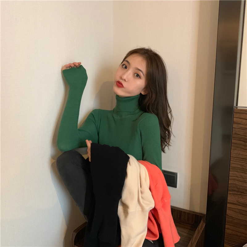 Actual shot of new autumn and winter models with slim fit knitted sweaters and stacked collar tops