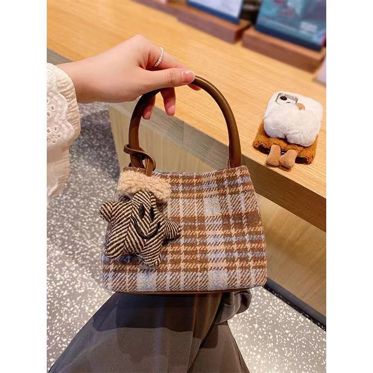 Popular bags in 2023, high-end, stylish, original, retro British brown bags, woolen classic plaid bags