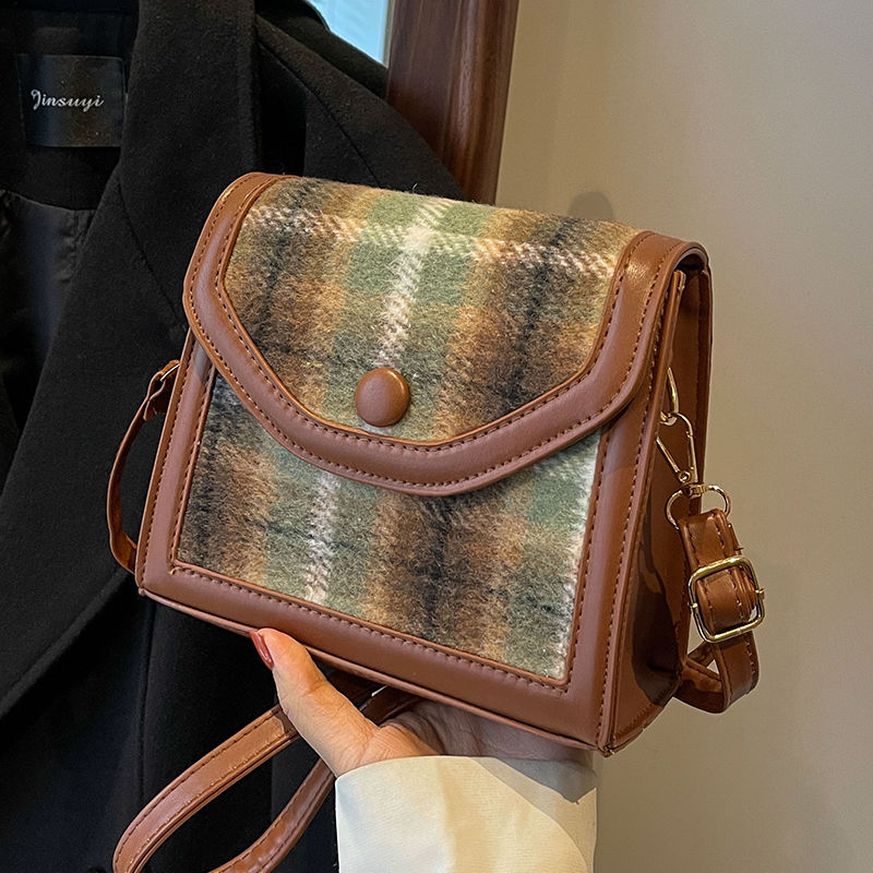 This year's popular plaid bag 2023 autumn and winter versatile crossbody bag women ins high-end woolen shoulder small square bag