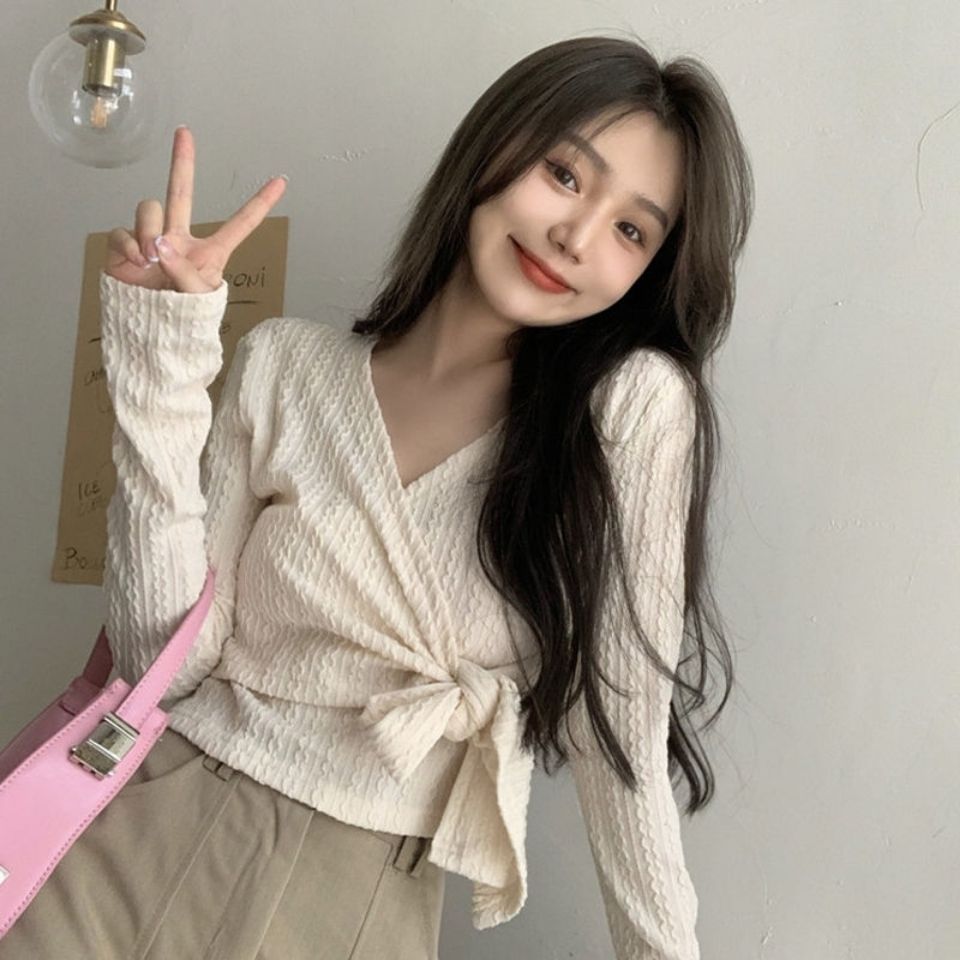 V-neck long-sleeved T-shirt women's spring and autumn 2021 new design strap bottoming shirt short top clothes ins trend