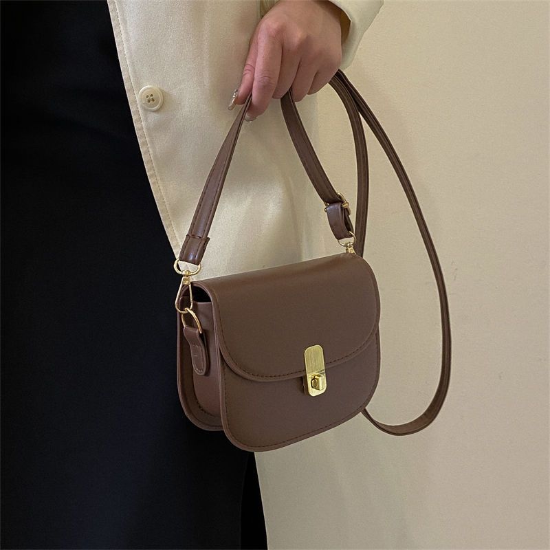 High-end Hong Kong style retro small bag for women, new style, trendy and versatile, single shoulder crossbody bag, saddle bag for women
