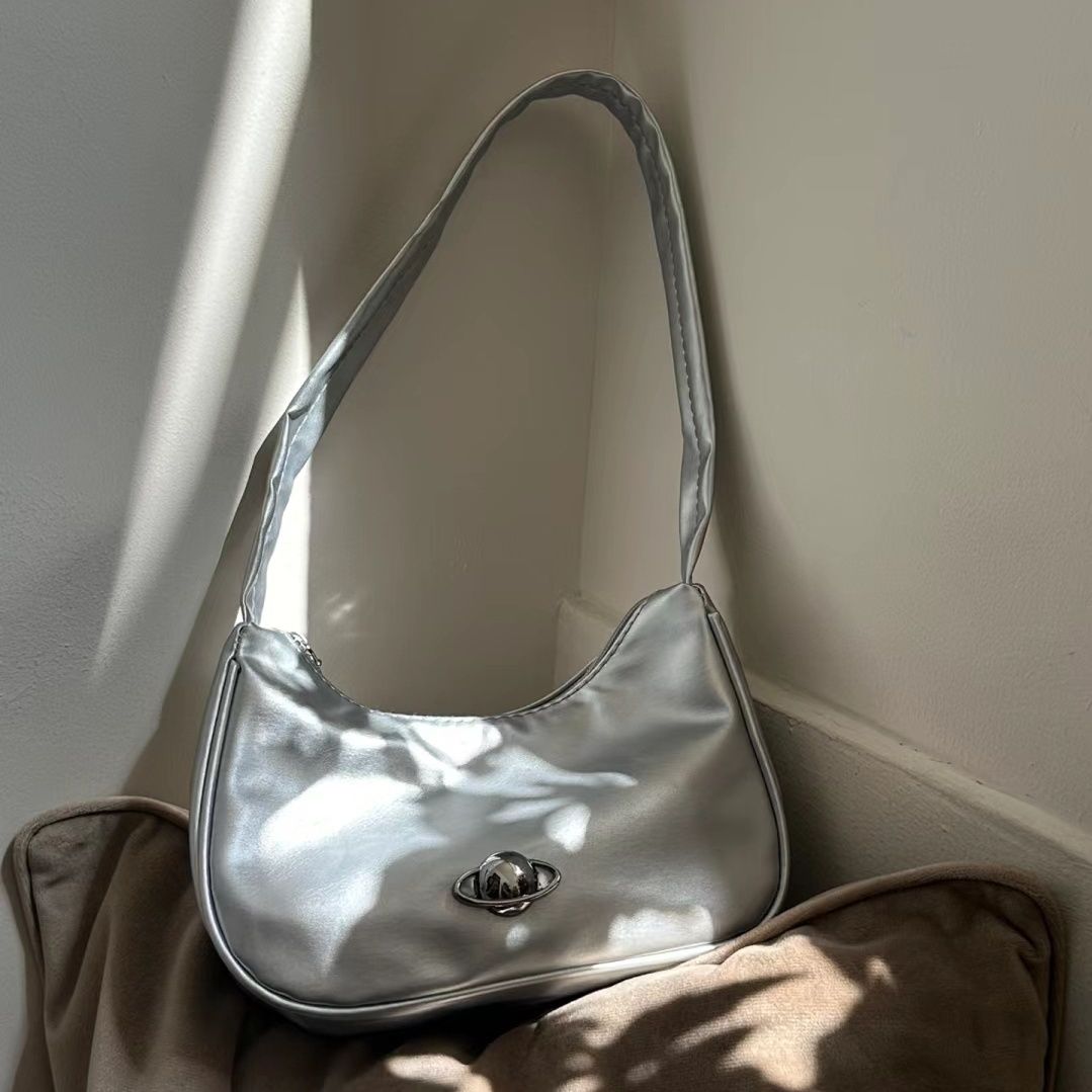 High-end texture handheld small bag for women 2023 new fashion silver crescent bag, fashionable and versatile armpit small square bag