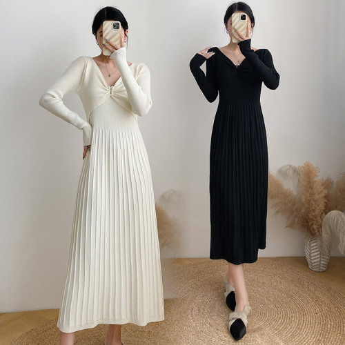 Design niche V-neck pleated long knee-length knitted sweater bottoming dress