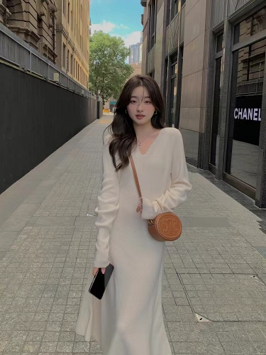 Design niche loose French style with coat long sweater dress small fragrance style bottoming knitted dress for women