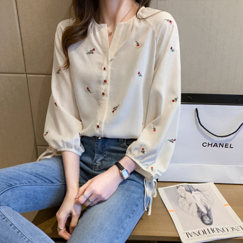 Actual shot of 2024 spring new V-neck embroidered design niche chiffon shirt single-breasted loose long sleeves