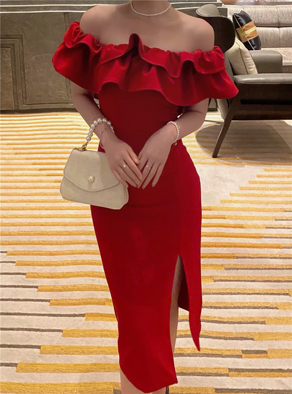 Real shot of French-style waist-cinching long skirt with ruffled one-line neckline, off-shoulder non-slip strap dress