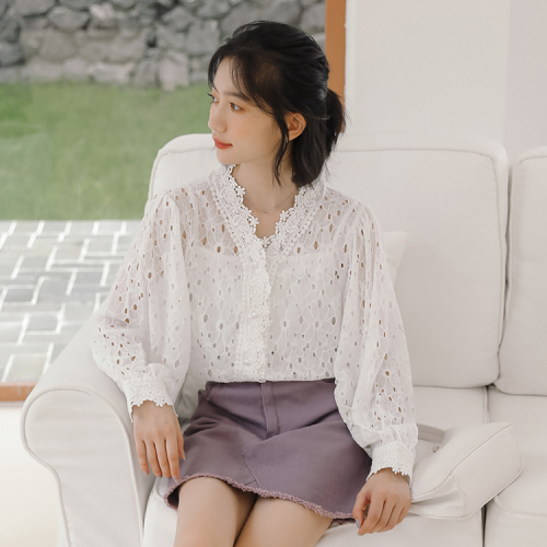 Actual shot of spring lace spliced ​​long-sleeved shirt for women, elegant pearl button slimming top