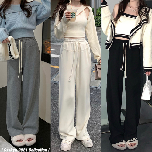 Actual shot of elastic waisted casual trousers for women, high-waisted, slimming, versatile, drapey, wide-leg floor-length trousers