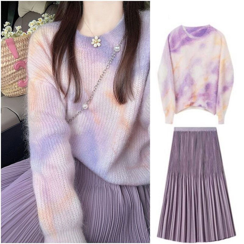 Autumn clothing is paired with a complete set of gentle purple knitted sweaters and high-waisted skirts to slim down and cover the flesh.