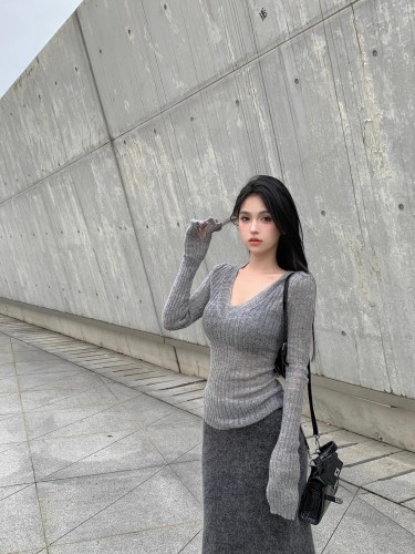 Autumn and winter new style lazy slit knitted bottoming shirt with v-neck slim long-sleeved sweater top for women