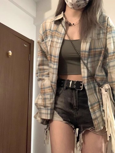 European station plaid shirt women's retro Hong Kong style 2024 spring and autumn new loose Korean style long-sleeved layered jacket