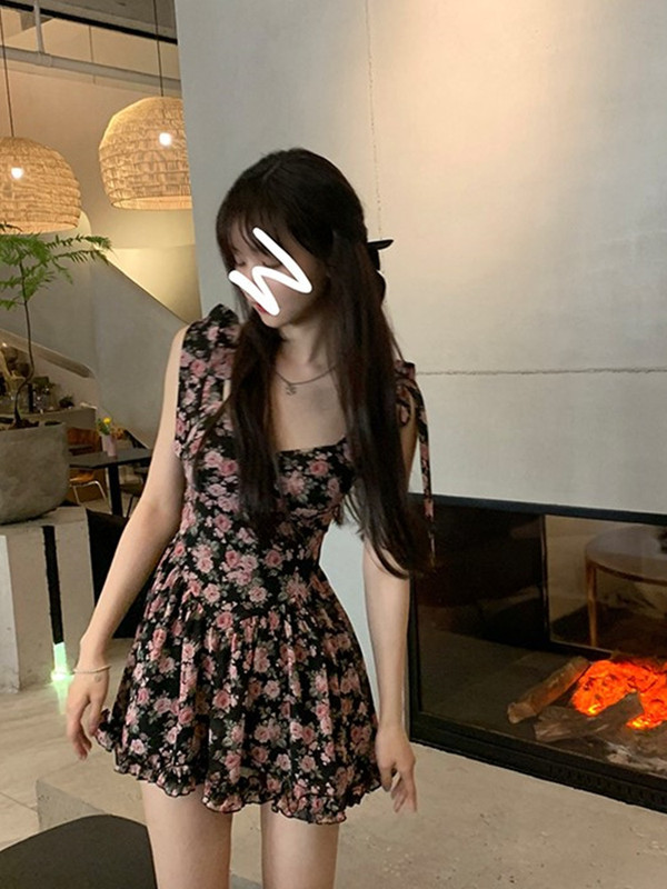 吊帶連衣裙女2024新款法式方領蝴蝶綁帶碎花連衣裙短款高腰A字裙