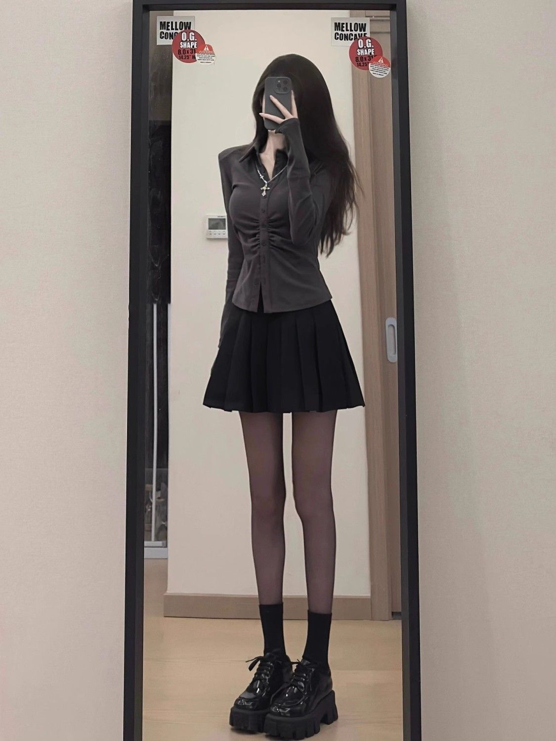 Early autumn women's tea-style outfit, a complete set of fashionable slimming and age-reducing pleated skirts, two-piece suit dress