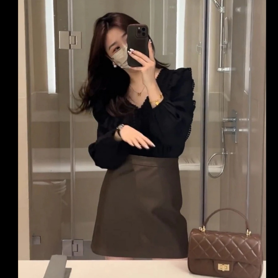 2023 new Korean style temperament lace splicing lace shirt V-neck long-sleeved temperament top + a-line leather skirt suit