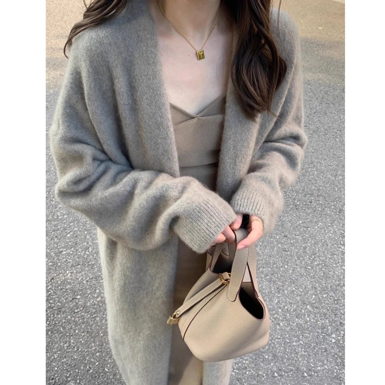 Lazy, fragrant, knee-length mid-length knitted cardigan for women, loose, sweet, soft, gentle and solid color sweater jacket