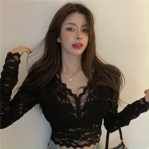 Actual shot ~ Western-style V-neck wavy edge hollow mesh top for women, tight-fitting and elegant lace inner bottoming shirt