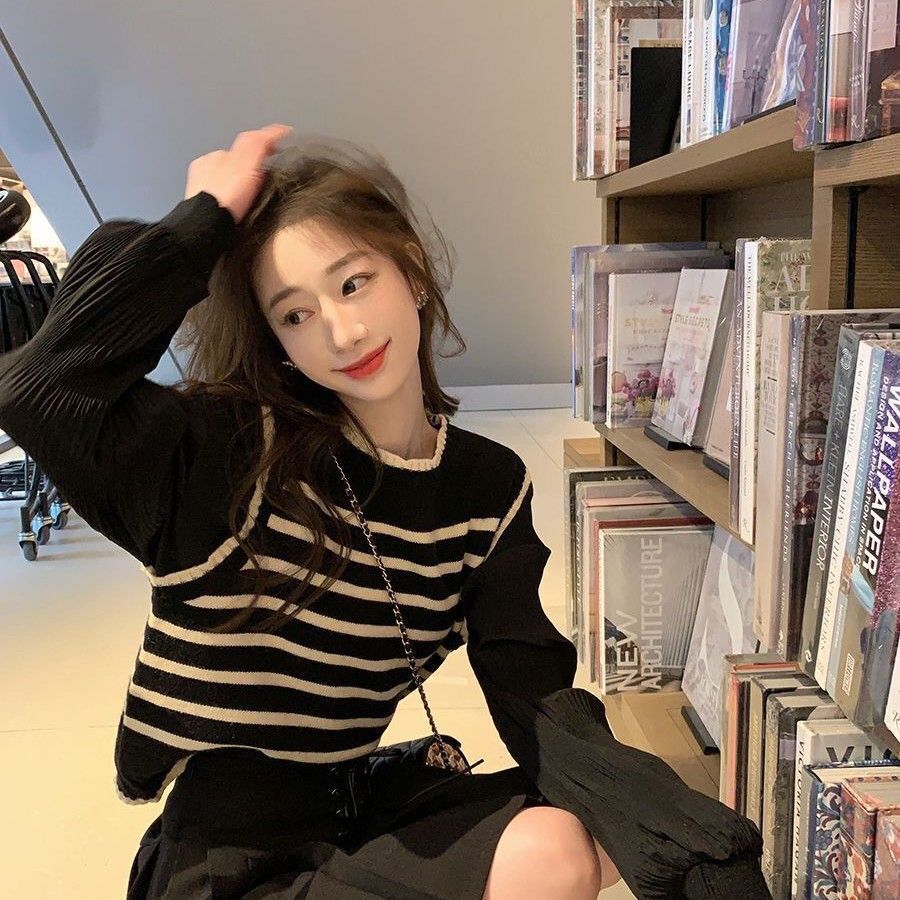 Black and white short high-end thick sweater sweater for women, loose top for outer wear, autumn and winter 2023 new style