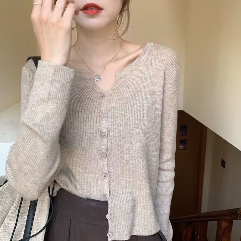 Knitted sweater women's cardigan spring and autumn 2023 new autumn thin outer long-sleeved top early autumn v-neck sweater jacket