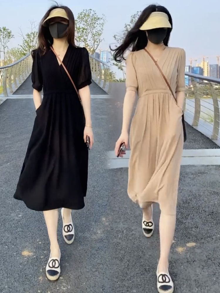 French retro Hepburn style dress for women summer new v-neck waist slimming design mid-length skirt