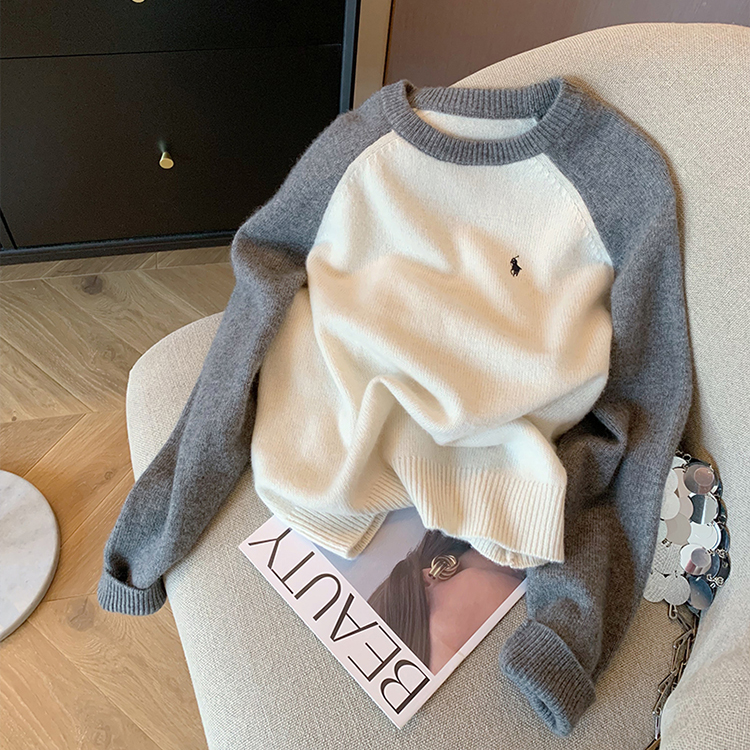 Light gray embroidered round neck raglan sleeve sweater for women autumn and winter 2023 design casual soft waxy versatile sweater