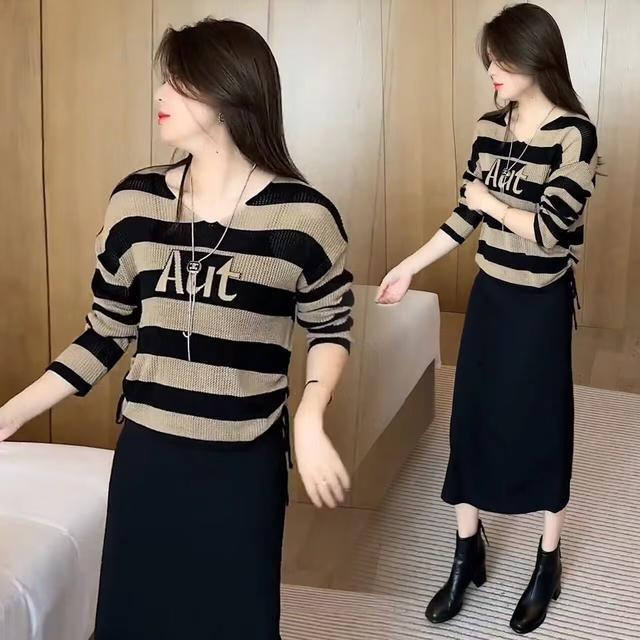 2023 autumn and winter new V-neck wide striped sweater long-sleeved fashionable age-reducing temperament two-piece dress for women
