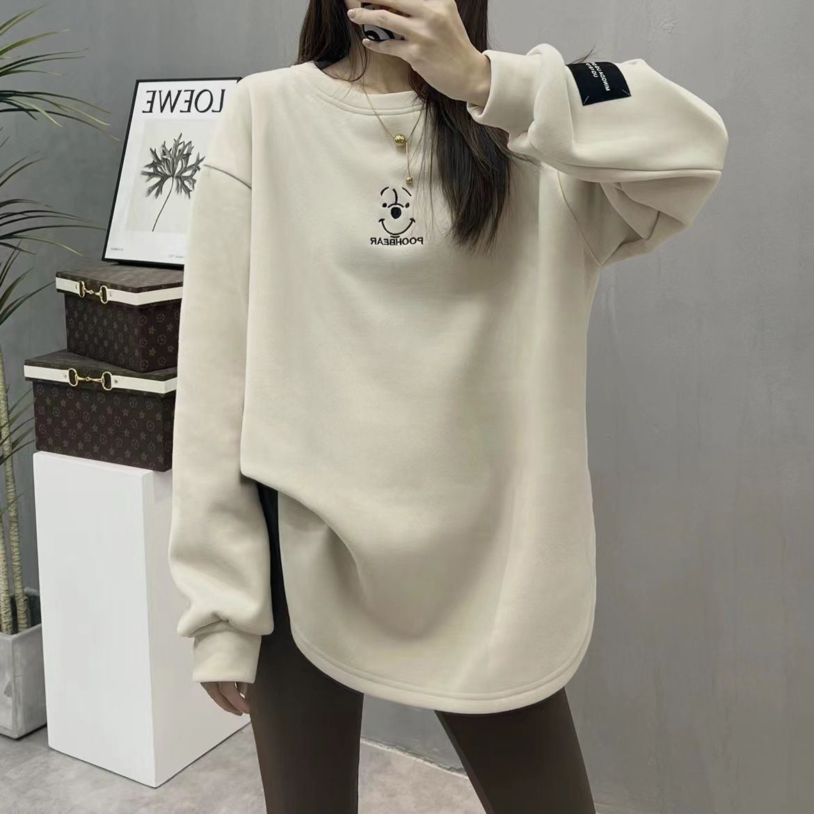 Round neck loose and fashionable autumn and winter versatile thickened casual printed Winnie the Pooh embroidered mid-length bottoming shirt for women in winter