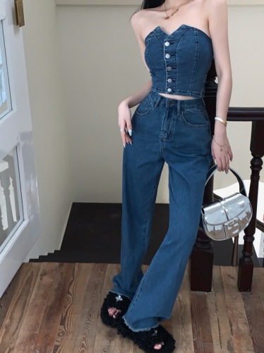 Real shot of hot girl sexy denim tube top, women's jeans and trousers two-piece set