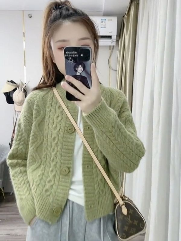 Xiaoxiangfeng short twist sweater jacket for women 2023 spring and autumn new loose round neck gentle style knitted cardigan