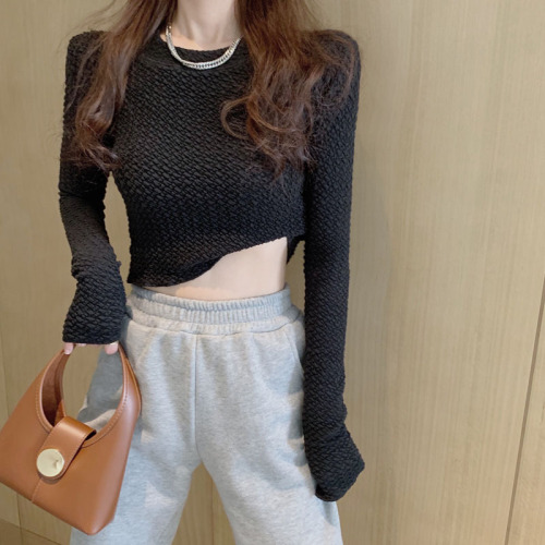 Actual shot of long-sleeved bottoming shirt for women in autumn and winter, thickened bottoming for women, basic wear for women, black t-shirt