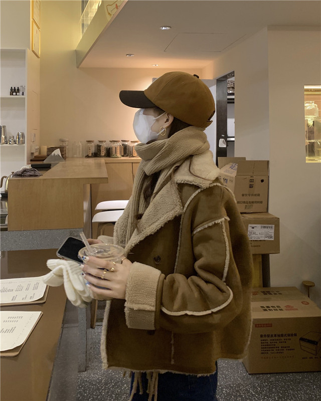 Real shot of new autumn and winter short coat, retro temperament, lamb wool, warm motorcycle jacket for small people