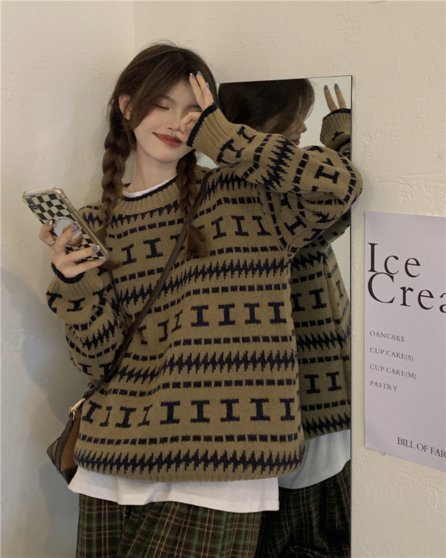 Actual shot of lazy style round neck pullover rhombus sweater for women with design and loose knitted sweater top