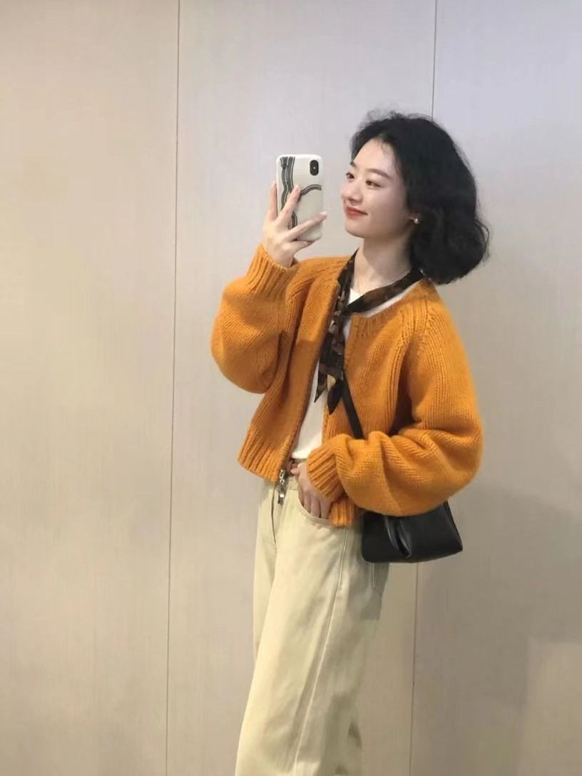 Japanese style retro women's clothing 2022 autumn and winter new style petite short sweater jeans two-piece suit trendy