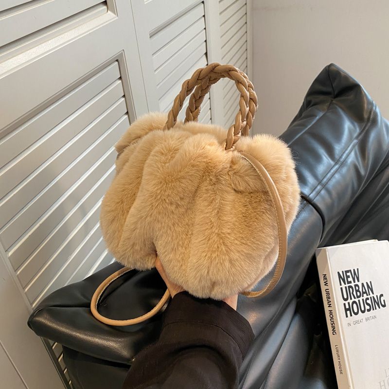 Light luxury clouds, western style, Internet celebrity pleated crossbody handbag, cute plush crossbody bag, niche French winter bag for women