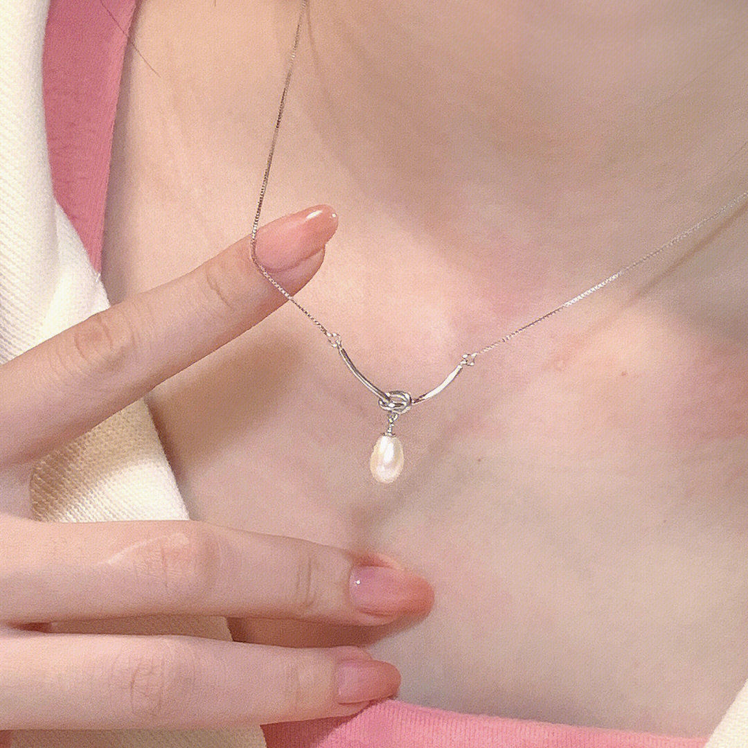 [OCK] 925 Sterling Silver Knotted Necklace for Women Light Luxury Niche Design Rope Clavicle Chain Autumn and Winter 2023