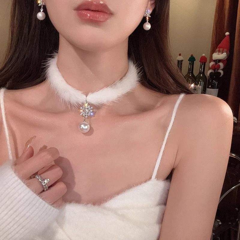 Feather Snowflake Pearl Necklace Plush Fairy Choker Advanced Necklace Collarbone Autumn and Winter 2024 New Year Accessories