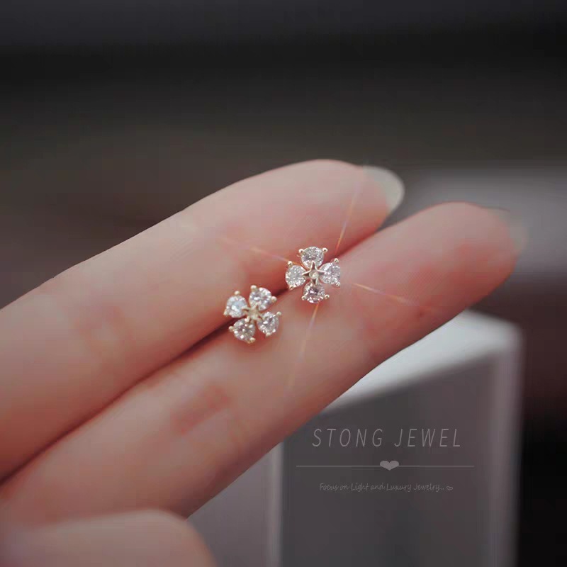 STong Light Luxury S925 sterling silver plated with 14k gold exquisite mini four-leaf clover flash zirconium earrings for women small and cool style