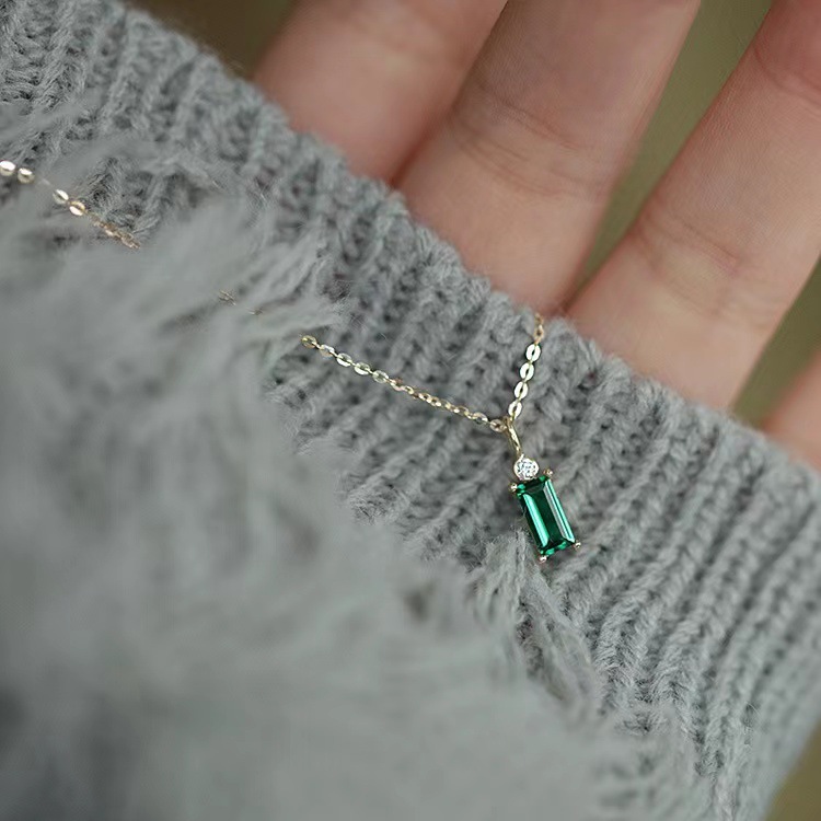 Japan and Korea S925 sterling silver plated 14K gold necklace for women, rectangular four-claw inlaid emerald zircon pendant clavicle chain
